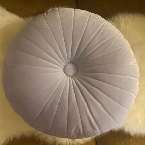 Beautiful lavender round pillow 🎁